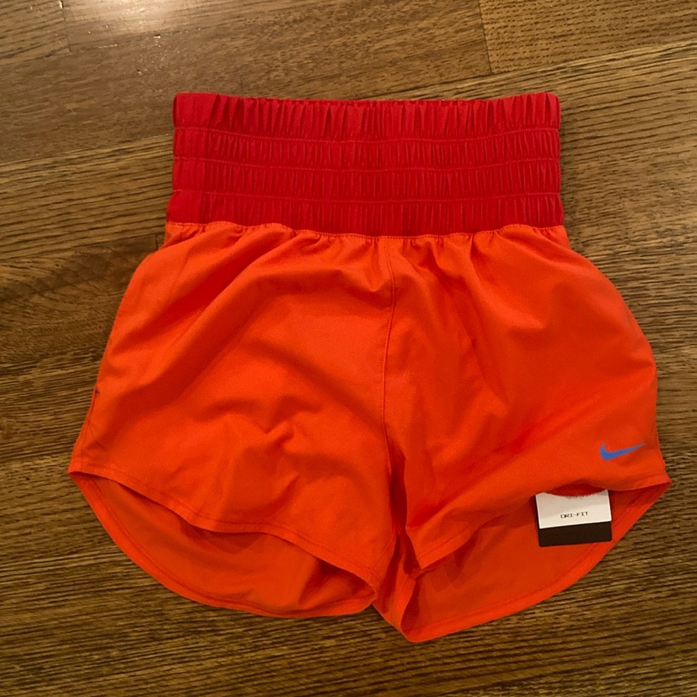 Nike high waist training short dry fit